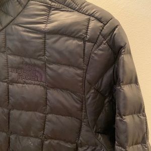 Boys 14/16 North Face Hooded Puffer Jacket in Black